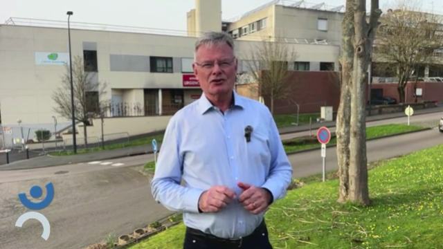 Patrick devant l hôpital de Lillebonne